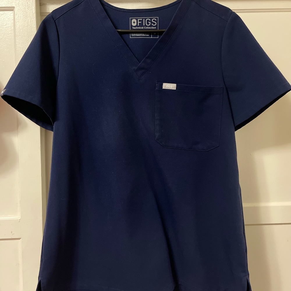 FIGS Women Catarina One-Pocket Scrub top (M)